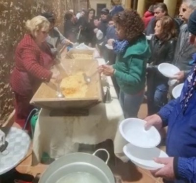 Aidone: cucinati 200 kg di pasta terza per la terza sagra de “A pasta ‘nta maidda”