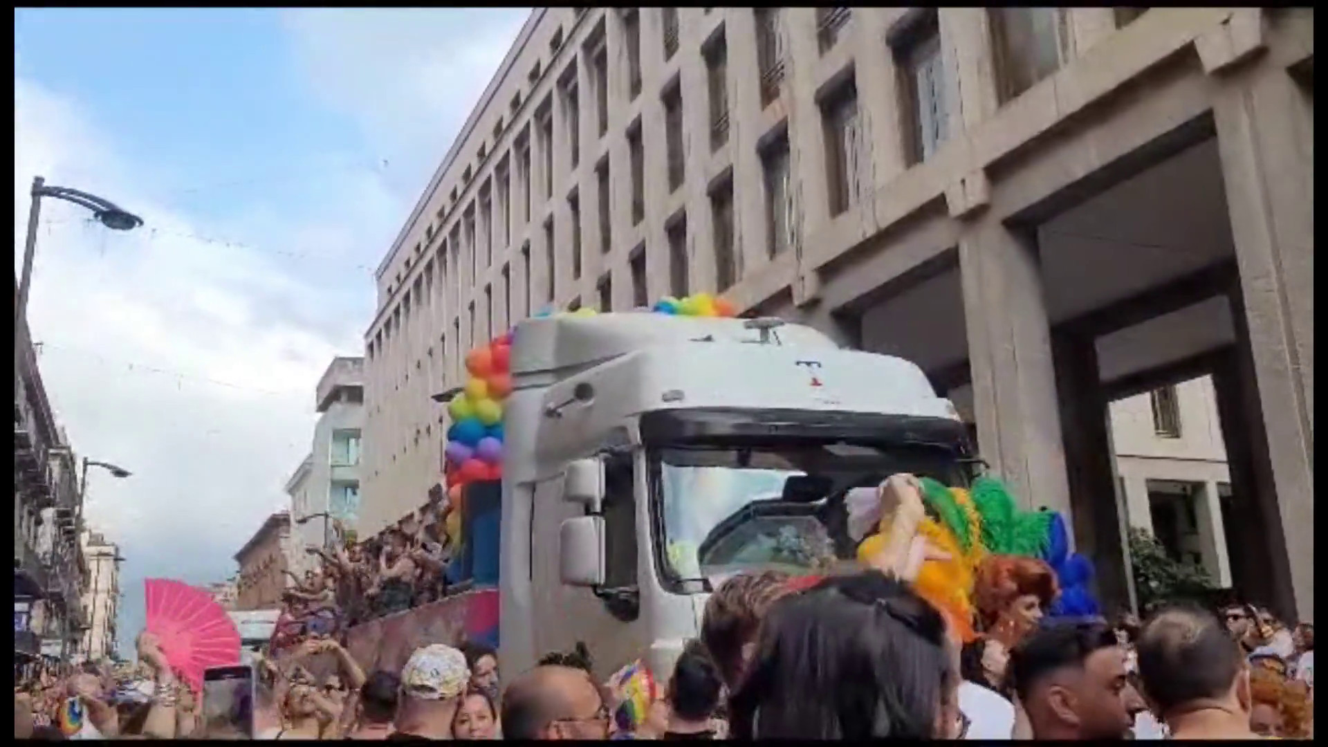 Il Pride “colora” le strade di Palermo, le immagini