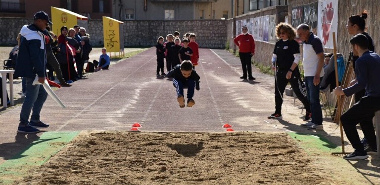 Valguarnera sul pistino del Sant’Elena, organizzato dalla Pro Sport, 3^ meeting di salti e gare di velocità