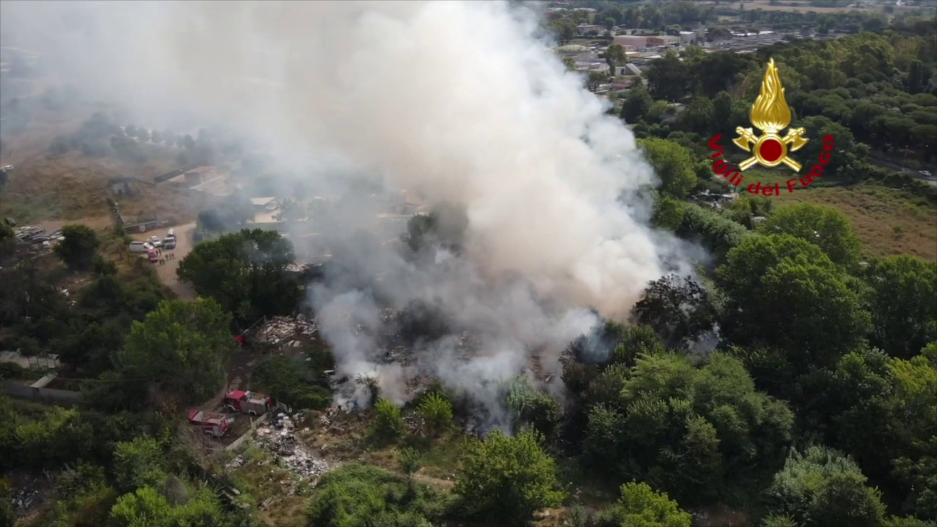 Incendio rifiuti a Roma, ricognizione dei droni dei Vigili del Fuoco