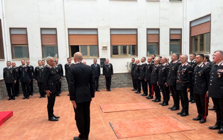 Il generale La Spina in visita al comando dei carabinieri di Enna