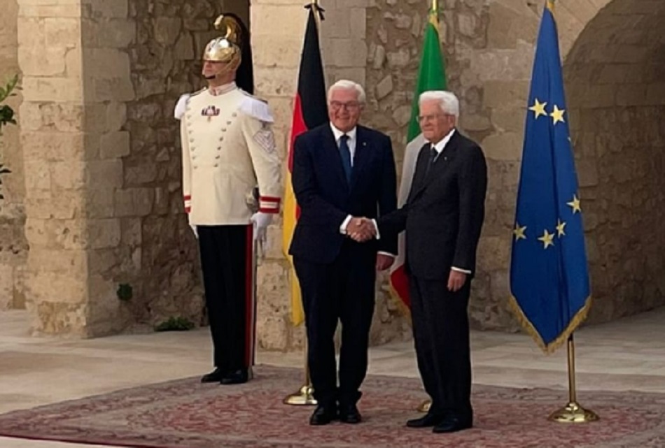 Visita Mattarella, in elicottero su zone incendiate e incontro coi vigili del fuoco