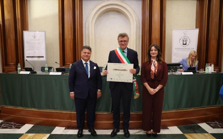 Premio ambasciatori nazionali, sindaco Enna ritira premio a Roma