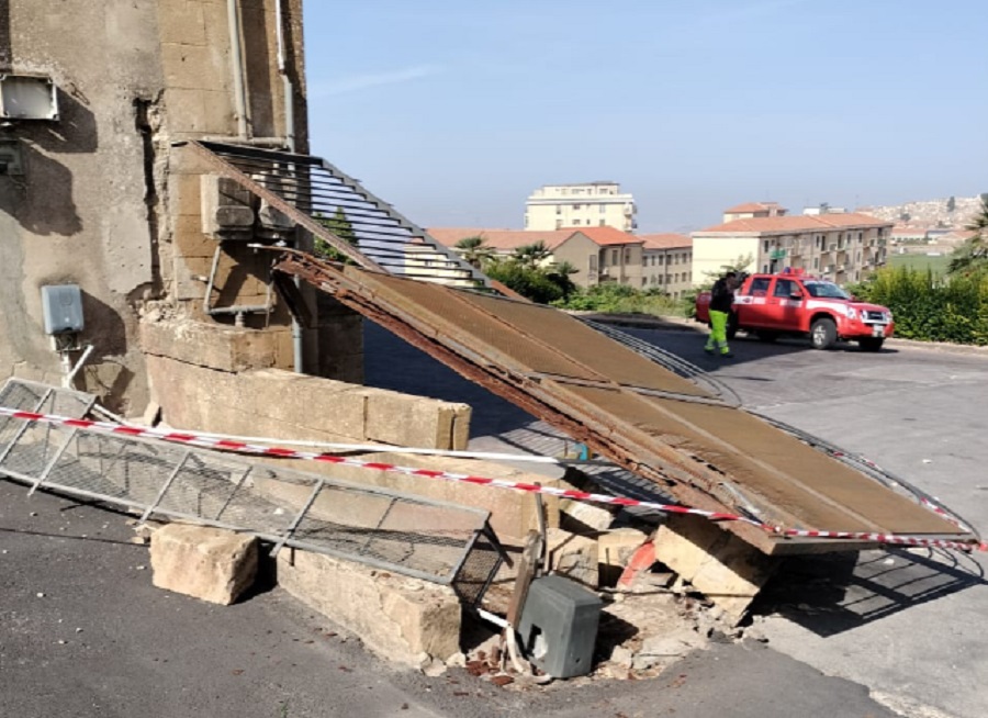 Paura a Enna, camion contro muro dell’eremo causa fuga di gas