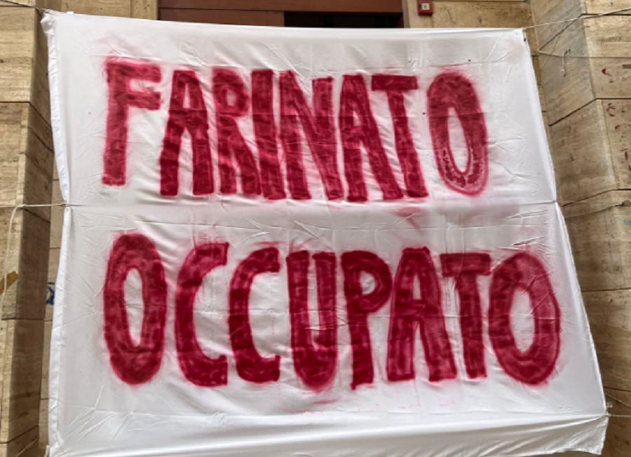 No all’accorpamento, studenti occupano il liceo Farinato