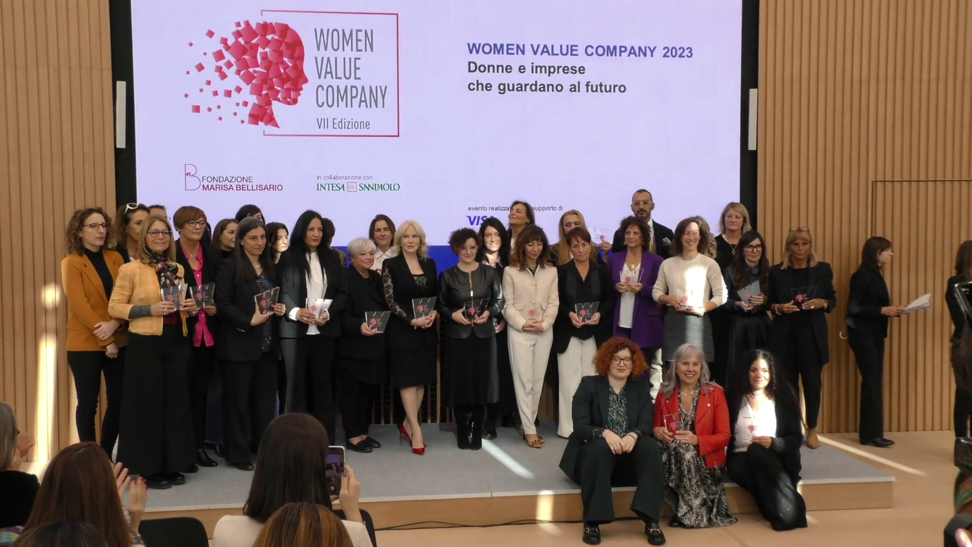 Intesa Sanpaolo premia le donne e le imprese che guardano al futuro