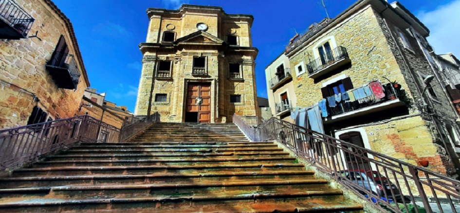 Medico suicida, i funerali nella chiesa di San Cataldo