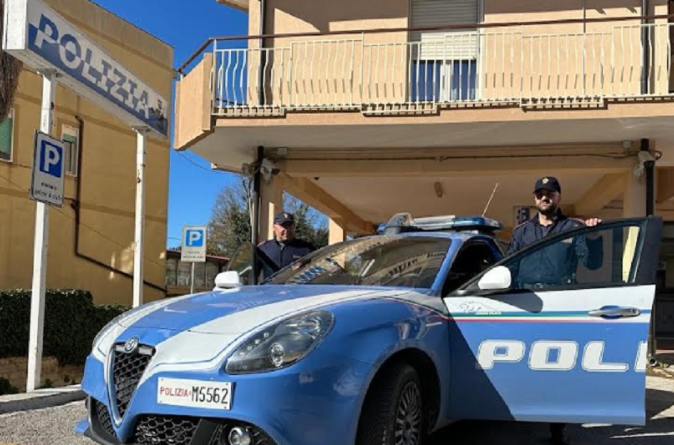 Villa romana, ambulante violento, disposto divieto di ingresso