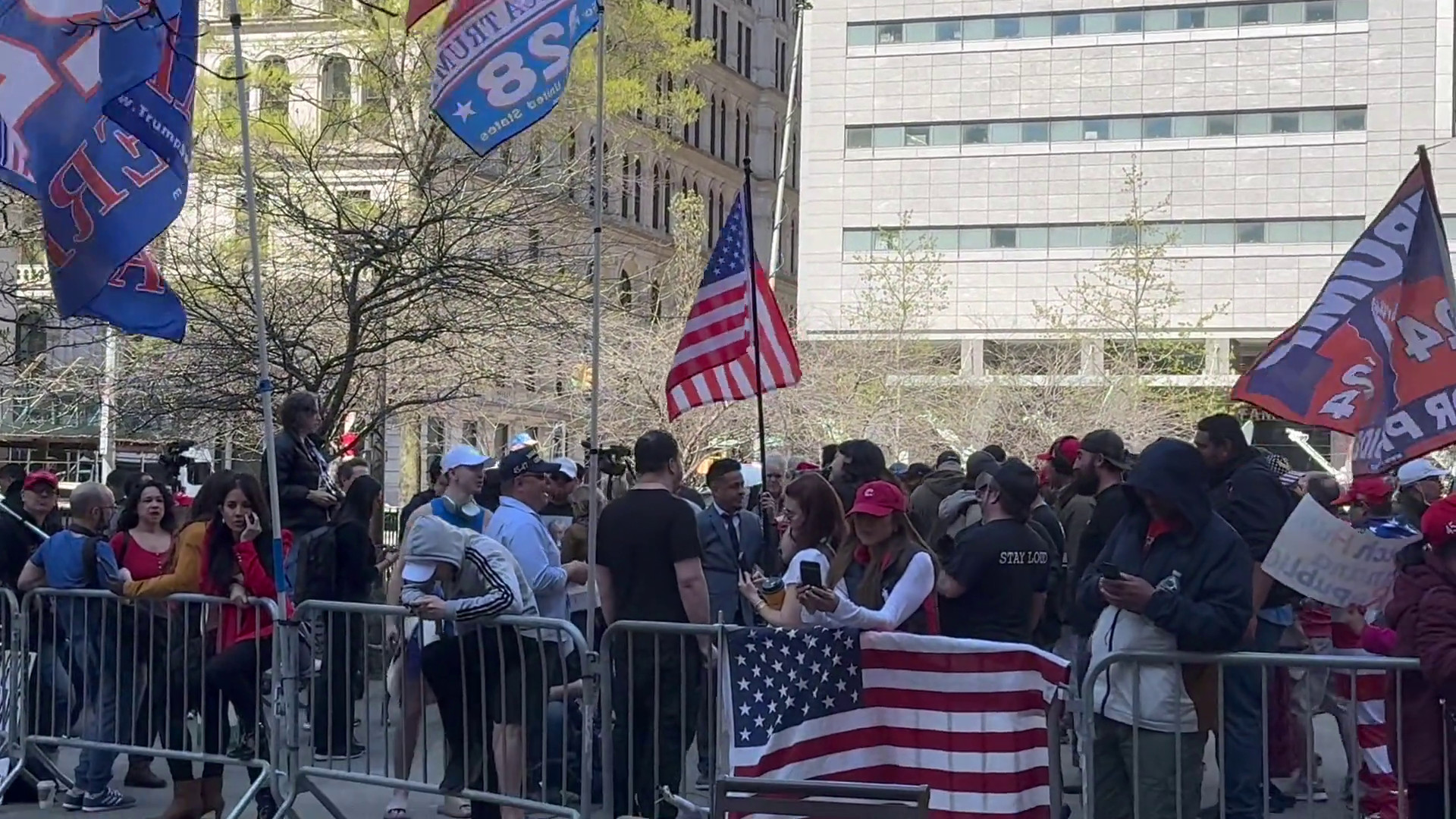 A New York si apre lo storico processo contro Trump