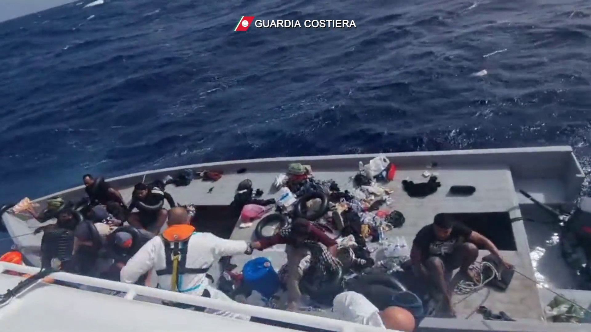 Salvati dalla Guardia Costiera 37 migranti al largo di Lampedusa