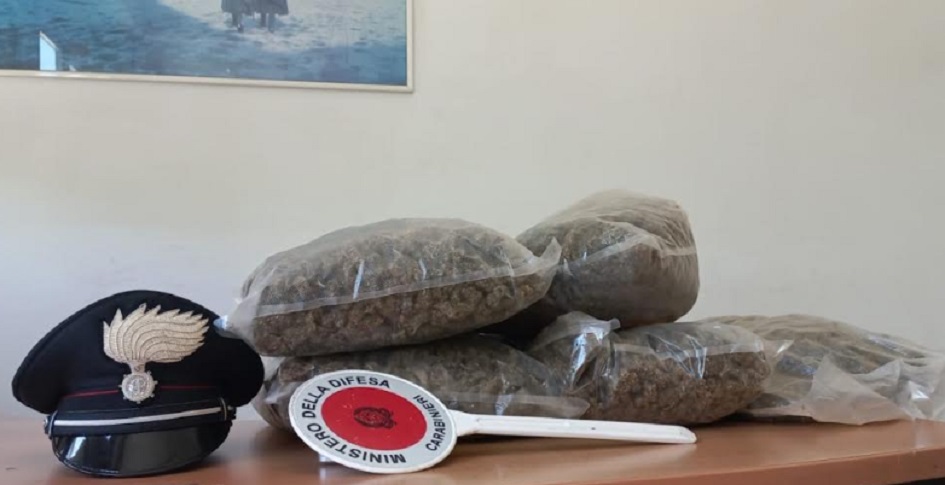 Scoperto con 5 kg di droga, arrestato dai carabinieri