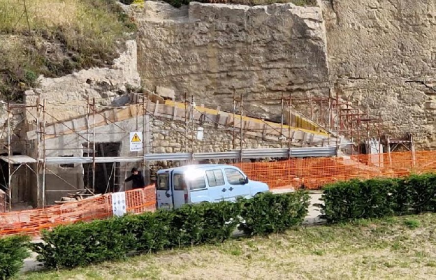 Lavori al Castello, chiude il ristorante La Rupe