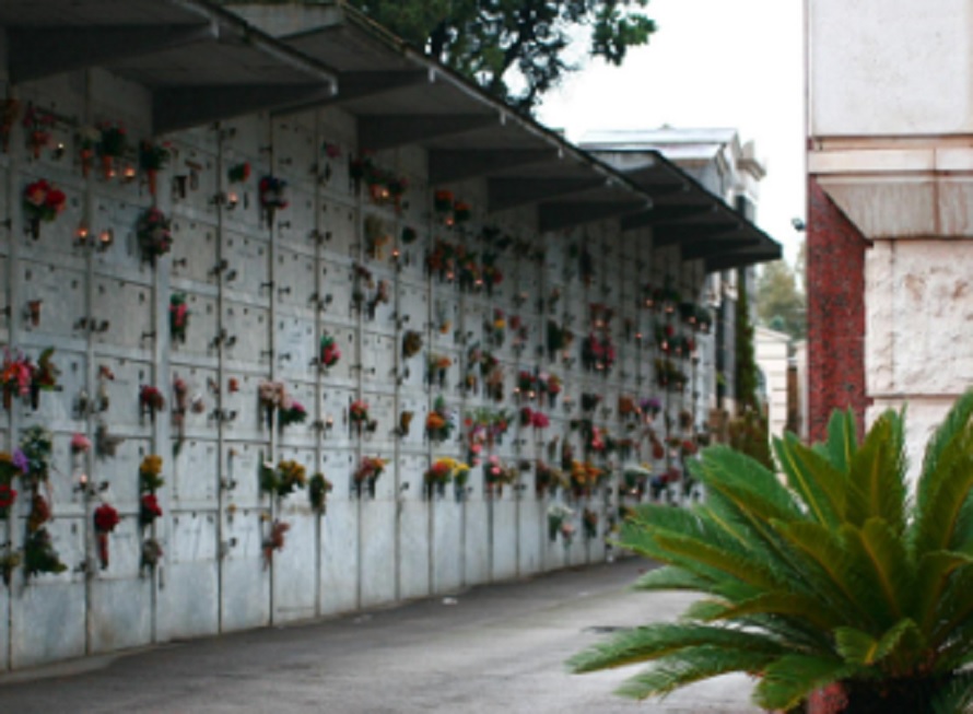 Cimitero di Piazza, “Comune nega estumulazione di mia madre”