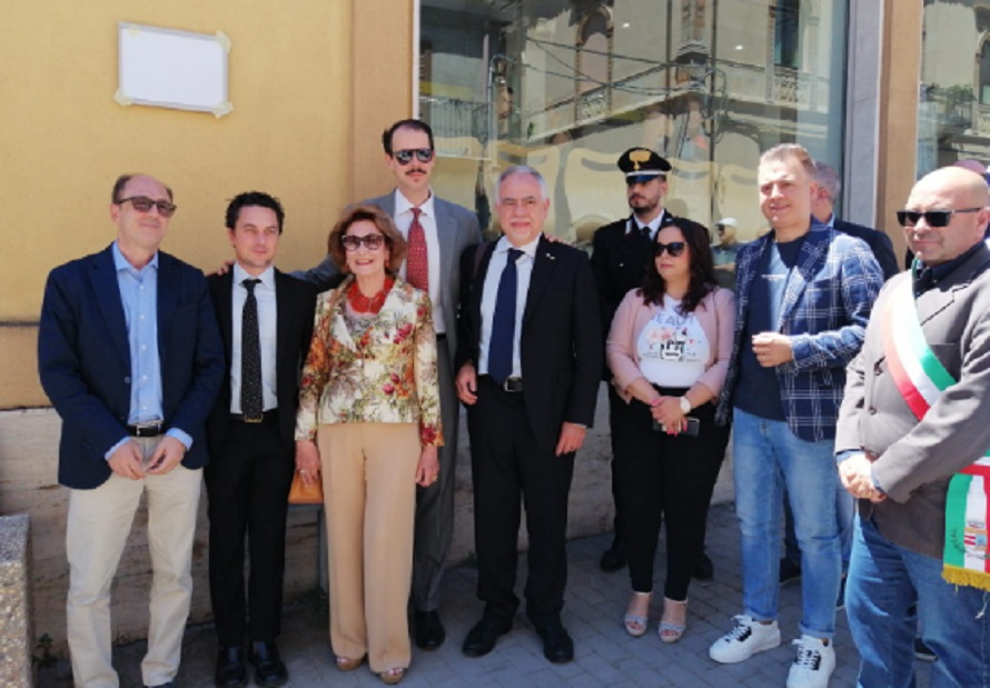 Valguarnera, palazzo delle Poste intitolato a Grillo