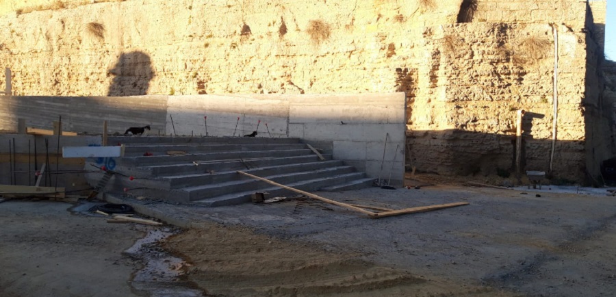 Castello, Soprintendenza, “sì a demolizione del muro in cemento”