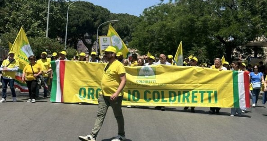 Siccità, la protesta degli agricoltori alla Regione