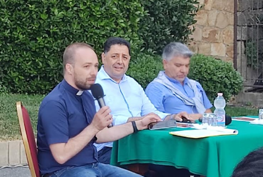 Troina, confronto in piazza tra cattolici e musulmani