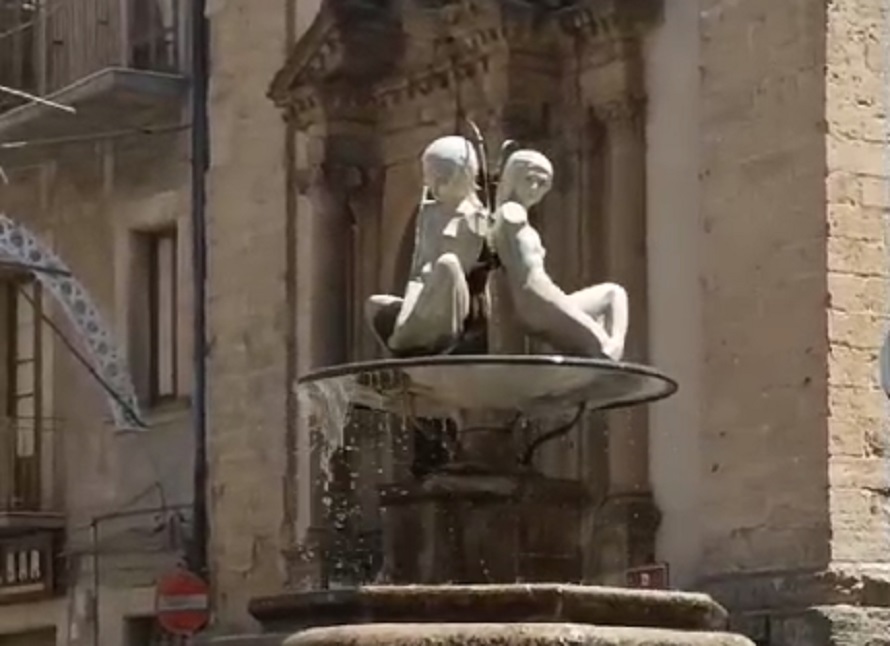 Torna a zampillare la fontana di San Tommaso