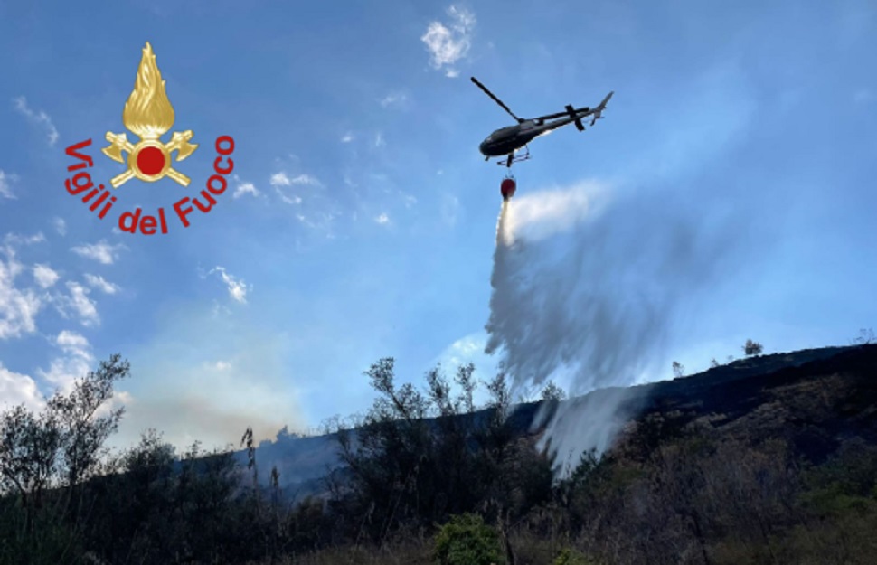 Incendio a Pergusa, case a rischio, rogo a Piazza Armerina