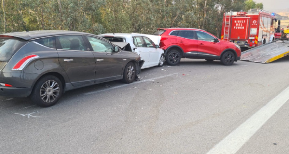 Incidente sulla A19 a Enna, tratto riaperto, 9 feriti, uno è grave