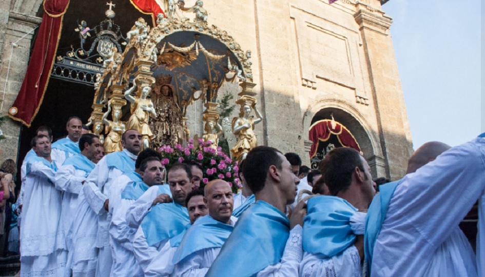 Processione, navette gratuite per i fedeli e diretta social