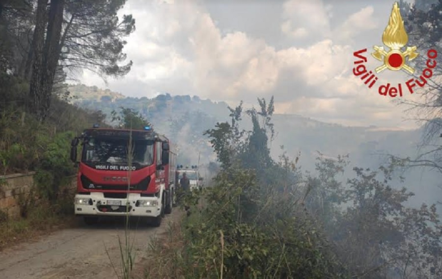 Incendio nel bosco di Piazza Armerina, in cenere 20 ettari