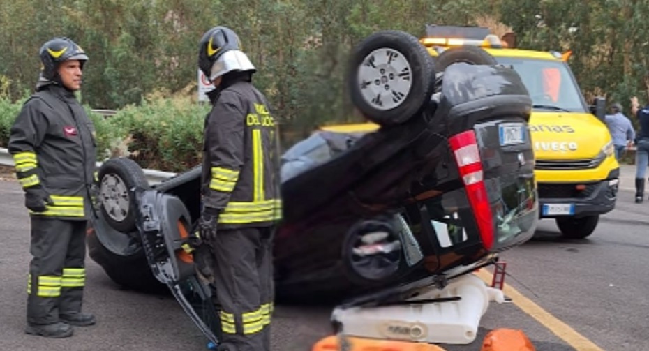 Auto si ribalta sulla A19, 3 feriti in ospedale