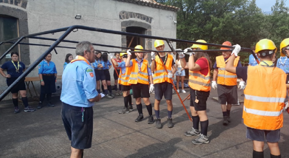 Gli scout a lezione di Protezione civile nel parco dell’Etna