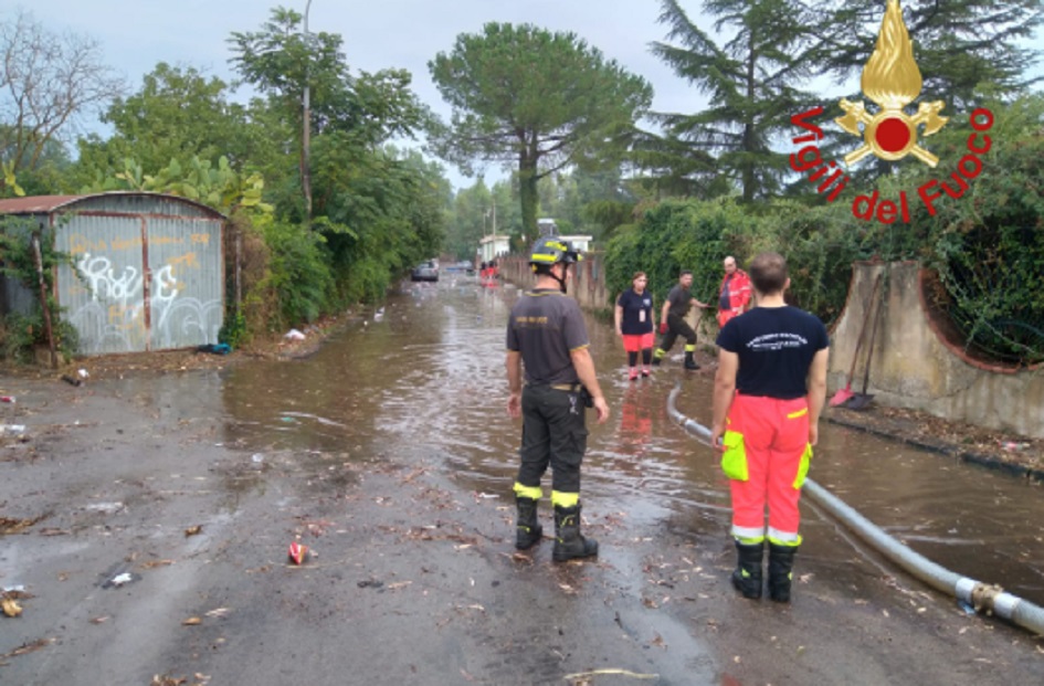 Allagamenti a Pergusa, auto sommerse, piscine evacuate (FOTO E VIDEO)