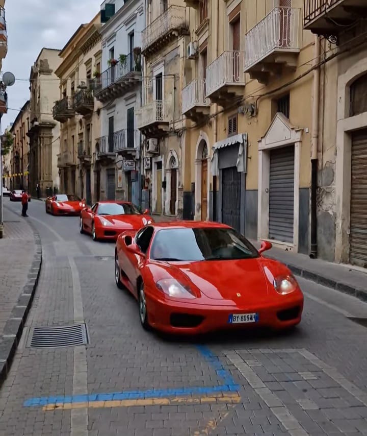 Amici in Ferrari, spettacolo “rosso” a Regalbuto