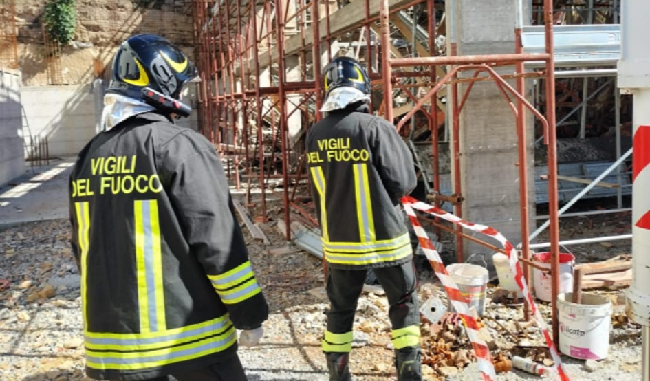 Crolla tetto di una scuola elementare a Pergusa