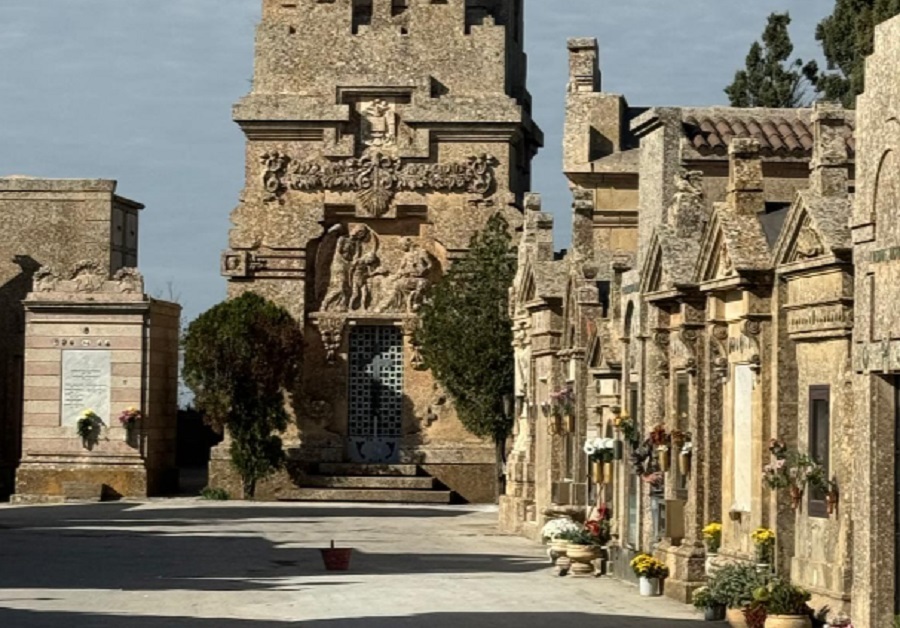 Festa dei defunti, Vasco, “c’è l’acqua nel cimitero”