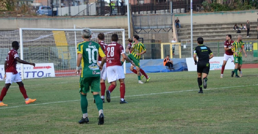 Calcio, l’Enna sa vincere solo fuori casa, battuto l’Acireale