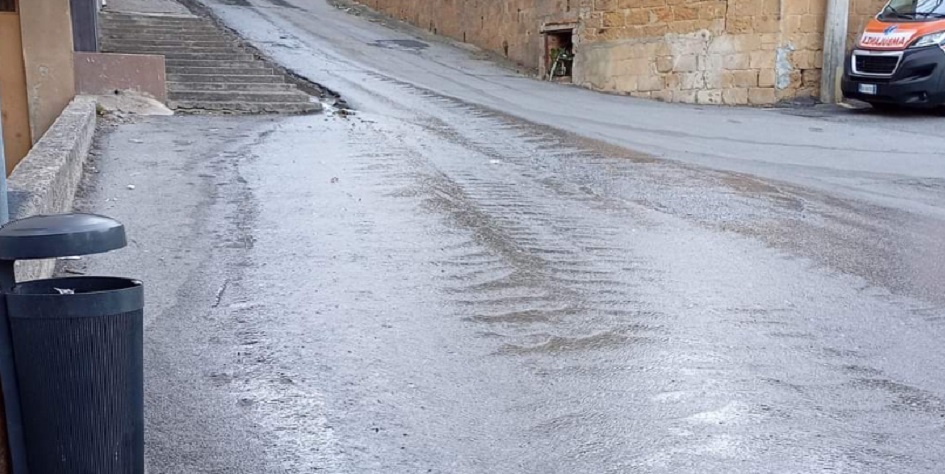 Scasso al serbatoio, perdita di acqua a Valguarnera