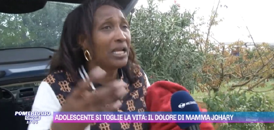 La mamma della 15enne suicidatasi, “chi sa parli, voglio giustizia”