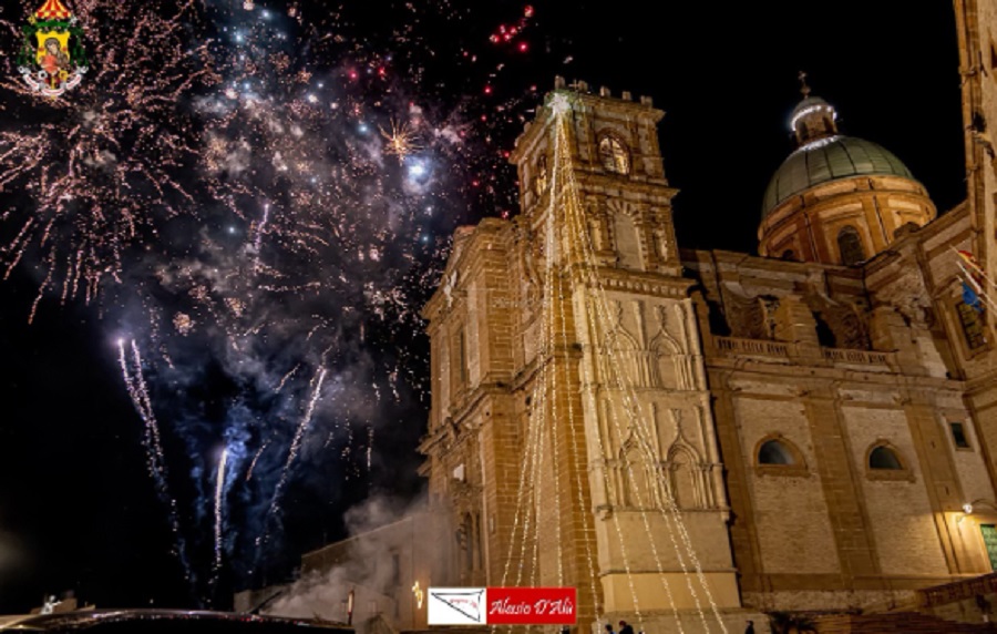 L’albero di Natale più alto della Sicilia è a Piazza Armerina