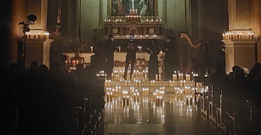 La Regia Cappella Palatina scaldata dalla musica e illuminata da 200 candele