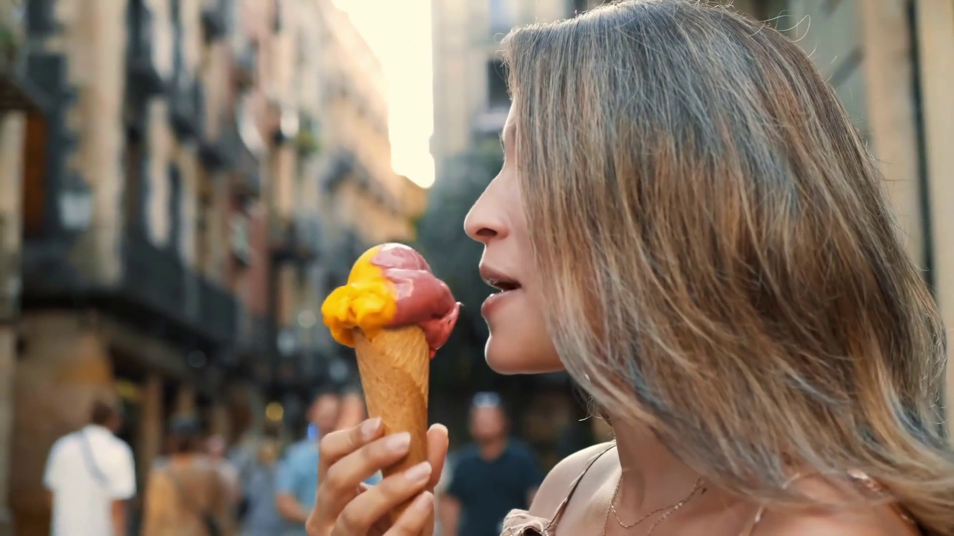 I turisti stranieri pazzi per il gelato artigianale