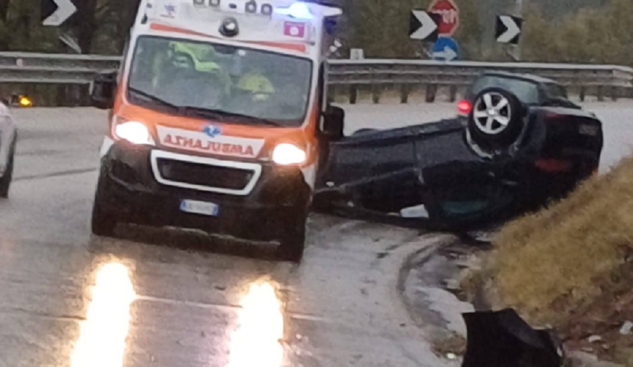 Automobilisti tratti in salvo, 192 chiusa, fango sulla Sp 63, macchina si ribalta sulla 117 bis