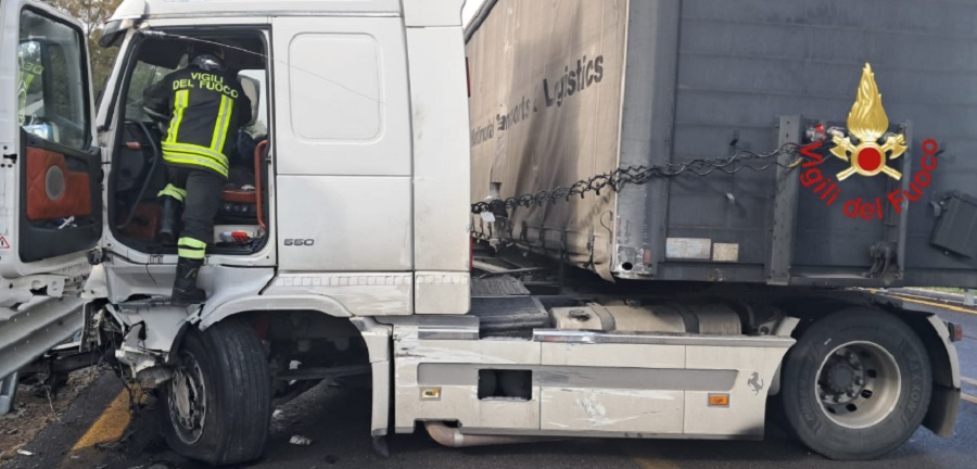 Incidente sulla A19, tratto chiuso e poi riaperto, un uomo in ospedale