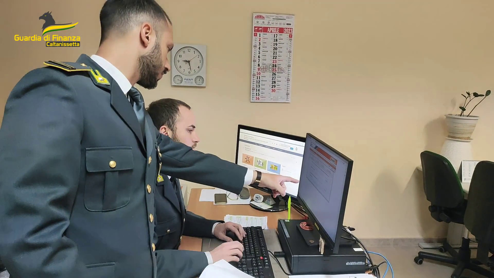 Caltanissetta, truffa su fondi digitalizzazione. Bloccati 300mila euro