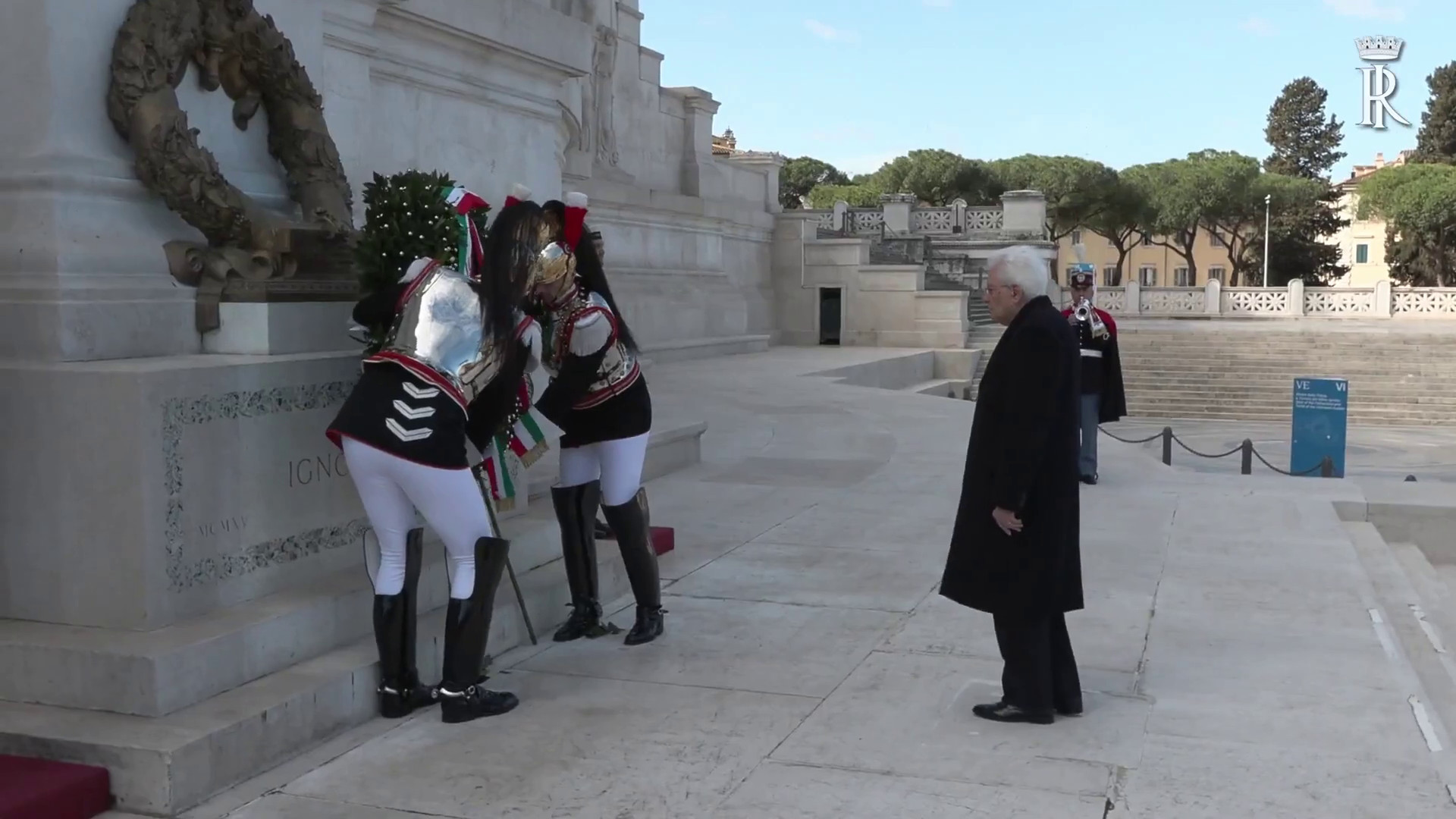 Unità Nazionale, Mattarella depone corona all’altare della Patria